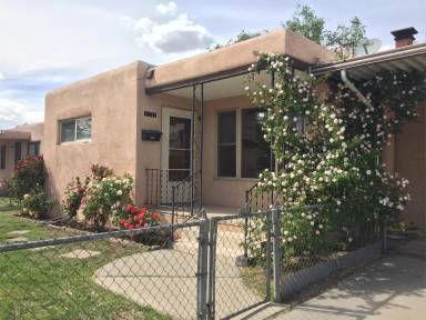Main picture of 727 Woodland Ave NW