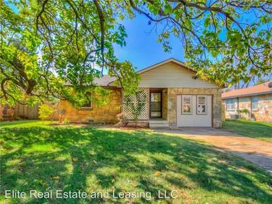 Main picture of 204 E Coe Dr