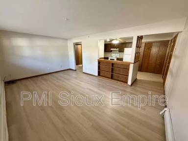 Main picture of 905 W 18th St