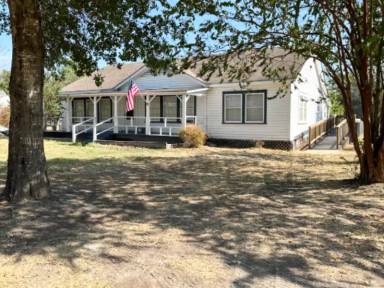 Main picture of 1660 FM 1696 Rd W