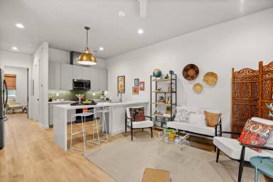 Main picture of 1208 N Academy Ave