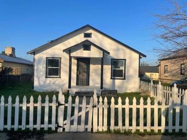 Main picture of 208 S Quince Ave