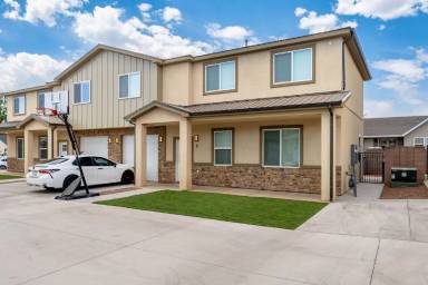 Main picture of 49 S 475 E