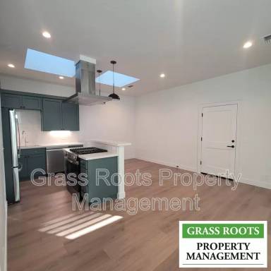 Main picture of 122 E Main St