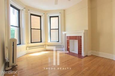 Main picture of 428-438 W Belden Ave