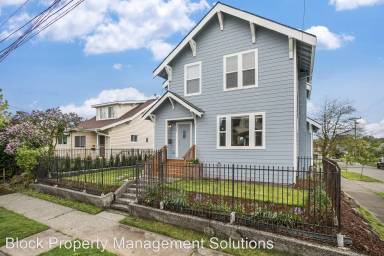 Main picture of 3901 S Angel Pl
