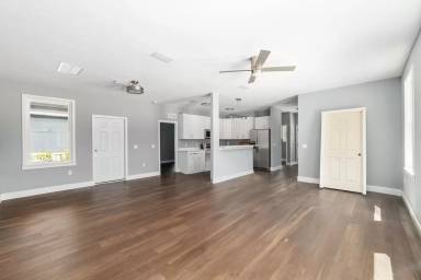 Main picture of 420 NW 3rd Ave
