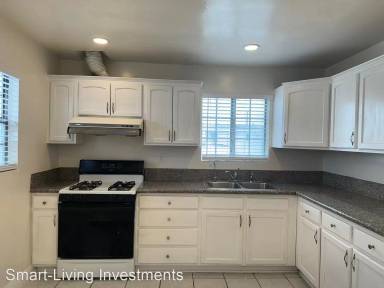 Main picture of 223 S Bushnell Ave