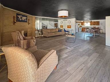 Main picture of 3311 N Vista Dr