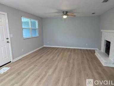 Main picture of 1652 Main St