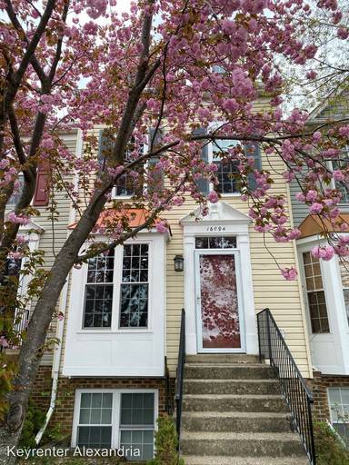 Main picture of 16094 Taconic Cir
