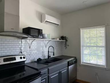 Main picture of 2410 Perry St
