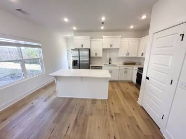 Main picture of 1234 W James St