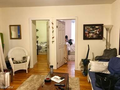 Main picture of 361 E 50th St