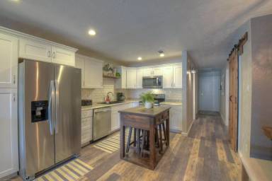 Main picture of 104 Cove E