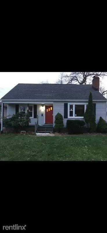 Main picture of 1318 Vermont Pl NE