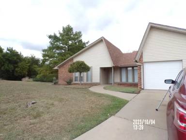 Main picture of 2408 NW Redwood Ln