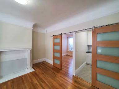 Main picture of 332 Irving St
