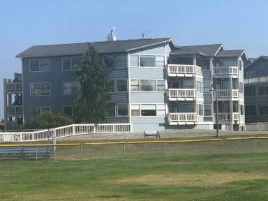 Main picture of 651 SE Bayshore Dr