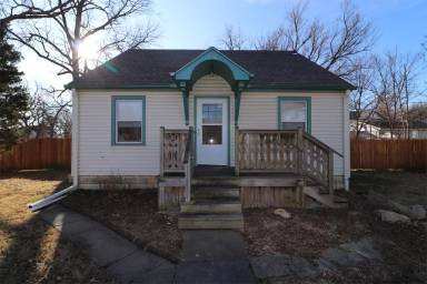 Main picture of 121 W Chestnut St