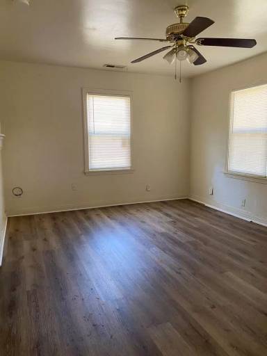 Main picture of 905 Fairway Dr NW