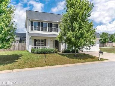 Main picture of 138 Yadkin Rd