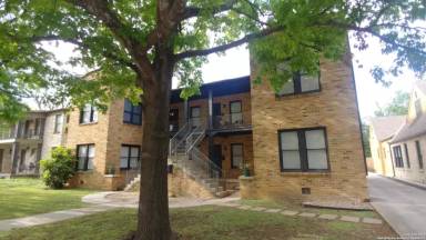 Main picture of 209 E Rosewood Ave