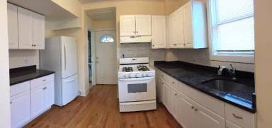 Main picture of 832 W 34th Pl