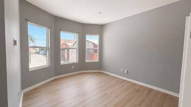 Main picture of 1242 W 93rd St