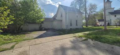 Main picture of 122 Oak St