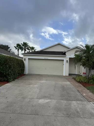 Main picture of 833 Greenleaf Cir