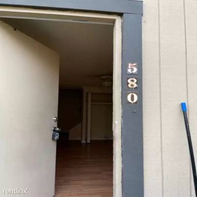 Main picture of 580 West Ct
