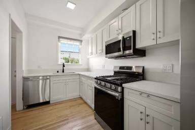 Main picture of 1524 N Sycamore St