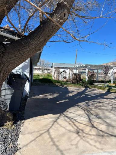 Main picture of 90 W 100 S