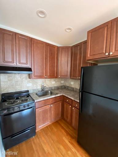 Main picture of 1023 W Argyle St