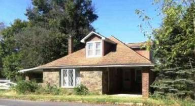 Main picture of 2105 Creek Rd
