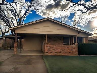 Main picture of 620 E 84th St