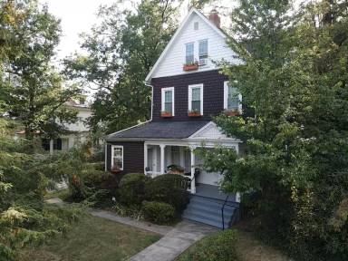 Main picture of 4600 Roland Ave