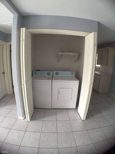 Main picture of 604 S Logan Dr