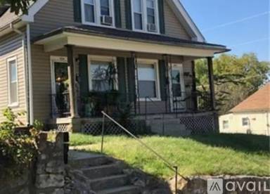 Main picture of 502 E Kansas Ave