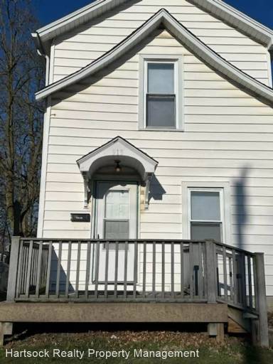 Main picture of 913 N West St