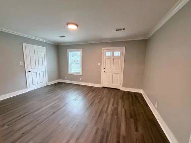 Main picture of 2644 Burns Ave