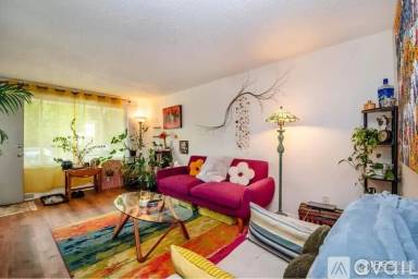 Main picture of 824 Meeker St