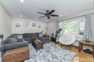 Main picture of 8 Wedgewood Dr