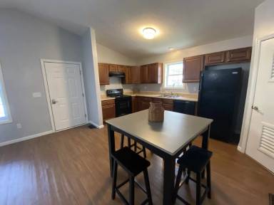 Main picture of 558 Locust St