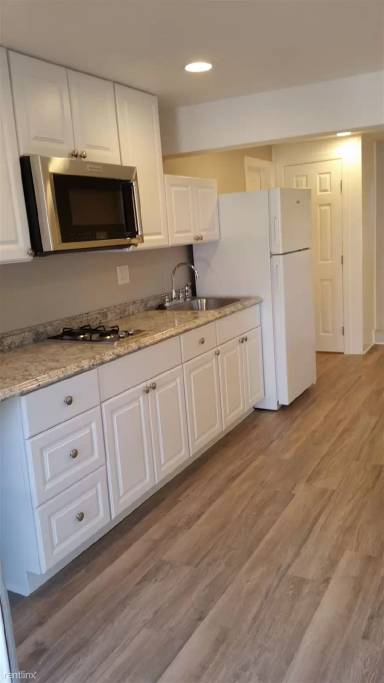 Main picture of 3637 1/2 Myrtle Ave