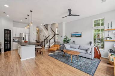 Main picture of 20353 Bowfonds St