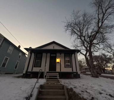 Main picture of 1725 Center St