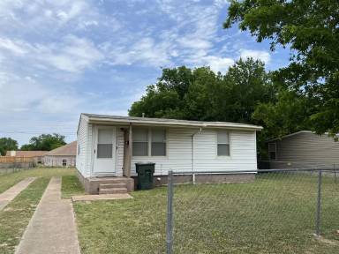 Main picture of 2721 Lewis St