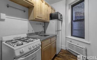 Main picture of 148 W 10th St